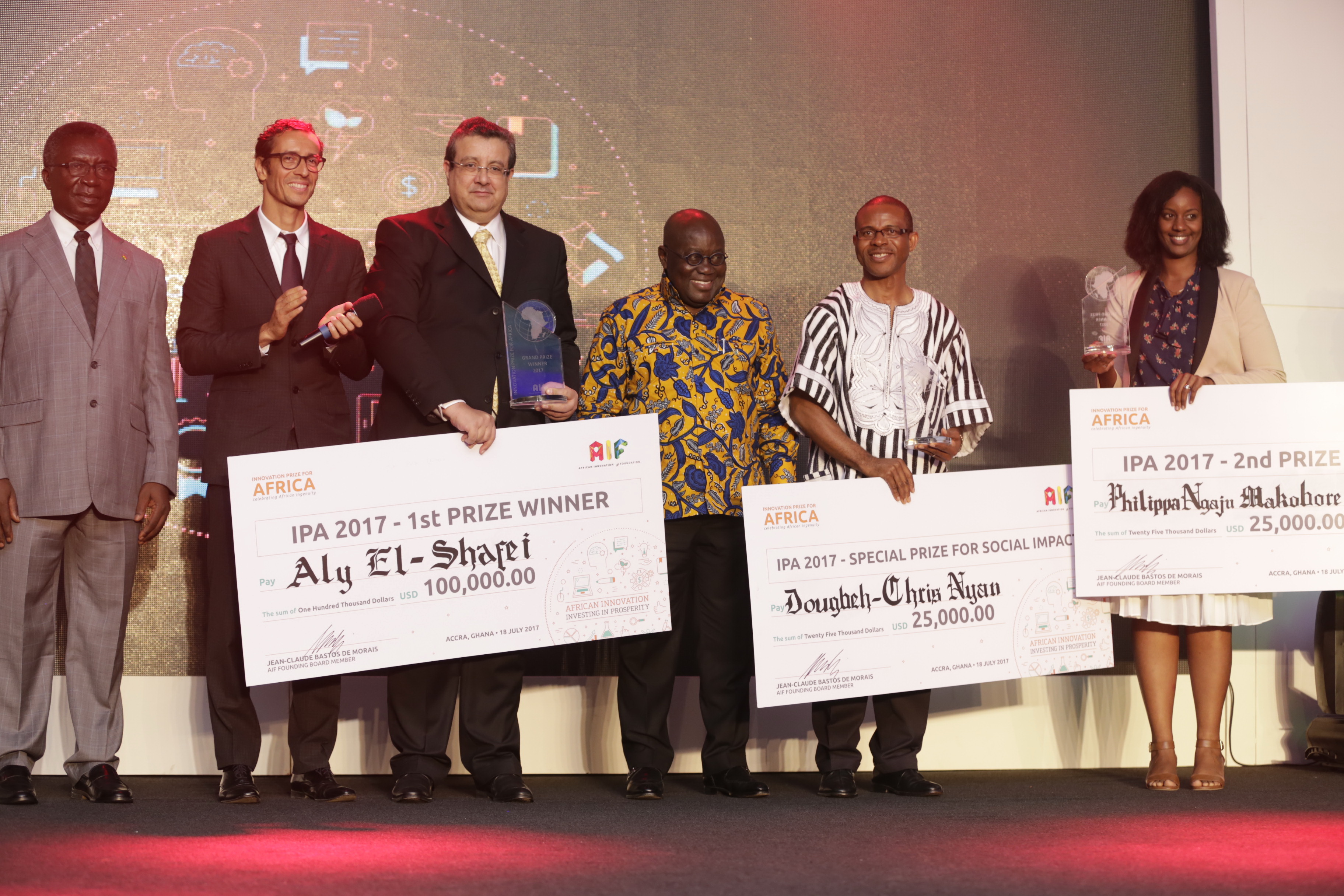 President Nana Addo Dankwah Akufo-Addo (3rd right), Prof. Kwabena Frimpong-Boateng (left), Minister of Environment, Science, Technology and Innovation, the Mr Jean-Claude Bastos De Morais (2nd left), founder, African Innovation Foundation (AIF), with the winners.